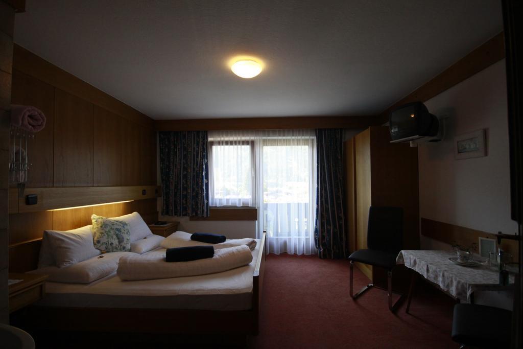 Privatzimmer Kammerlander Neukirchen am Grossvenediger Phòng bức ảnh
