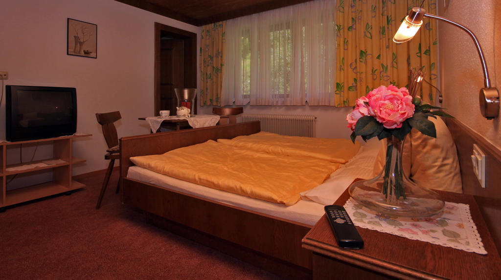 Privatzimmer Kammerlander Neukirchen am Grossvenediger Phòng bức ảnh