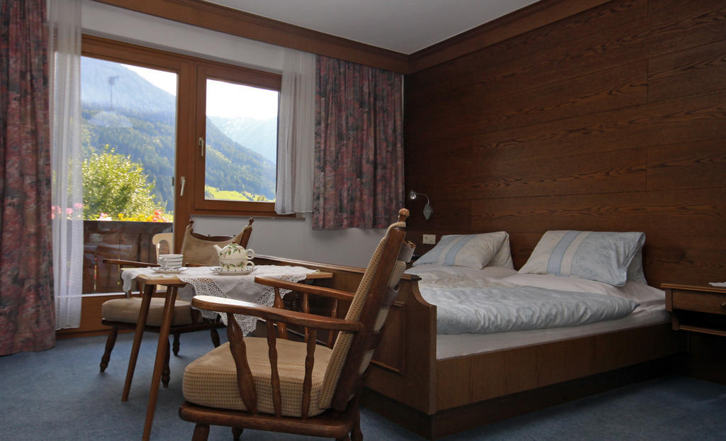 Privatzimmer Kammerlander Neukirchen am Grossvenediger Phòng bức ảnh