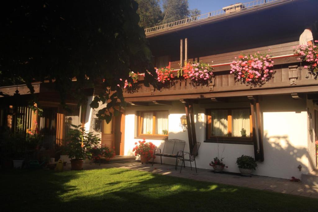 Privatzimmer Kammerlander Neukirchen am Grossvenediger Phòng bức ảnh